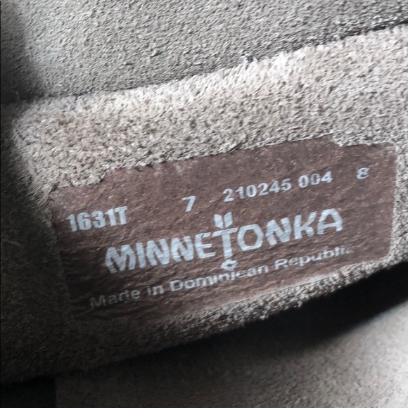 Minnetonka 3 Layer Fringe Boot - Picture 8 of 8